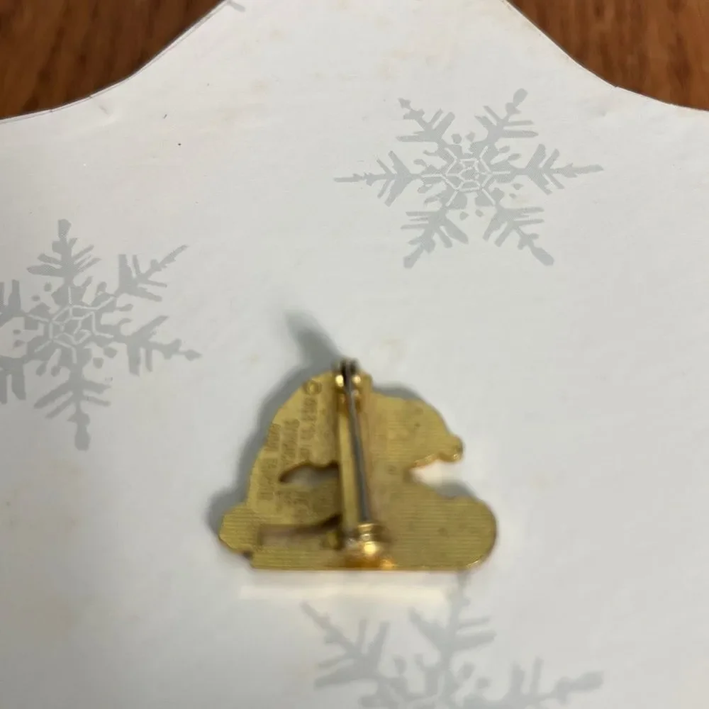 Vintage Snoopy & Woodstock sledding enameled lapel pin winter
